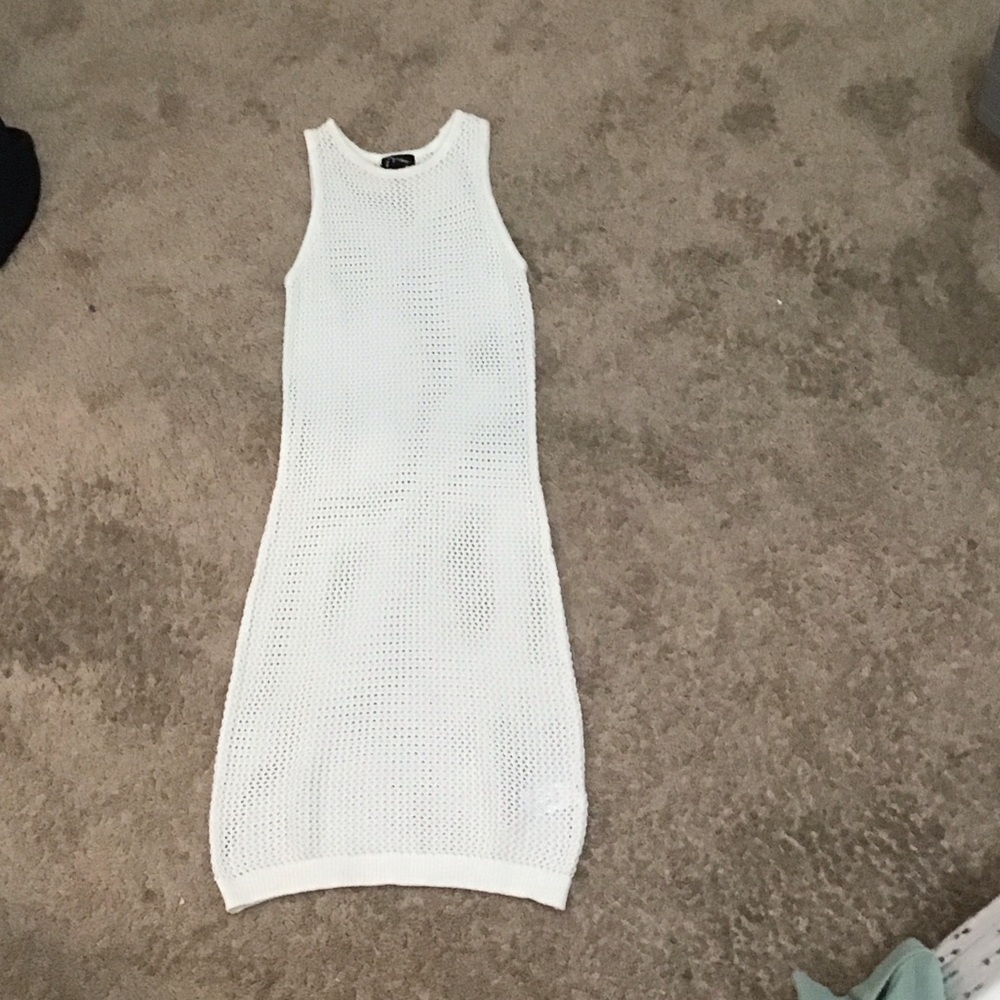 Elegant White Sleeveless Dress